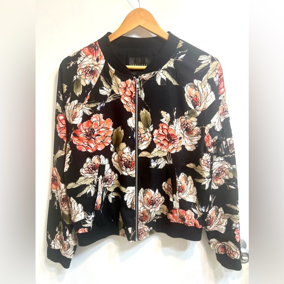 Sanctuary Jackets & Blazers - Sanctuary Women’s Black Floral Bomber Jacket - Size Medium